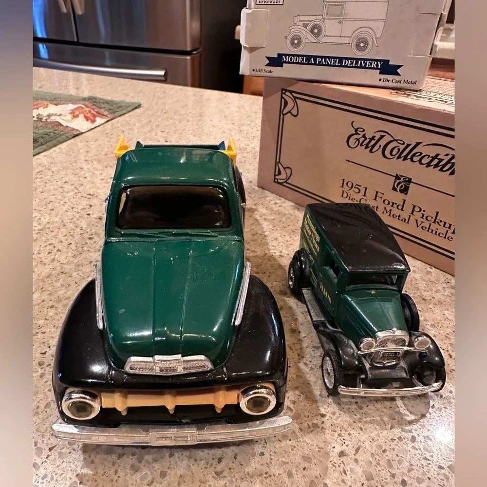 Hemmings Motor News Trucks~ Bank 1:25  And Model A Panel Delivery 1:43 Bundle - Picture 9 of 16